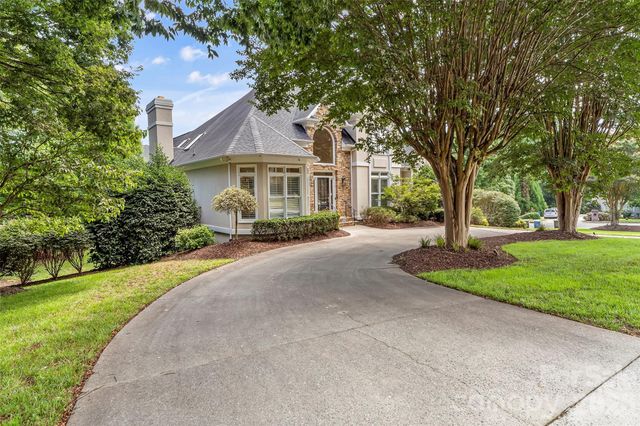 308 41st Avenue Place NW, Hickory, NC 28601