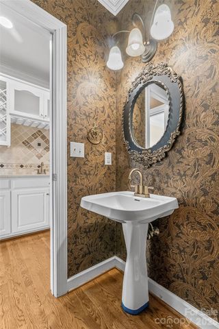 308 41st Avenue Place NW, Hickory, NC 28601