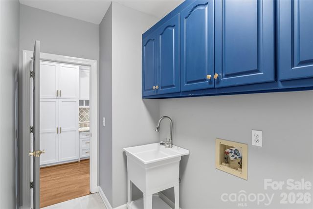 308 41st Avenue Place NW, Hickory, NC 28601