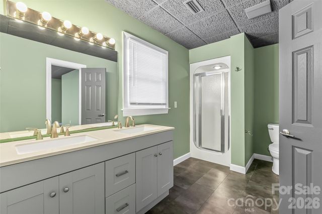 308 41st Avenue Place NW, Hickory, NC 28601