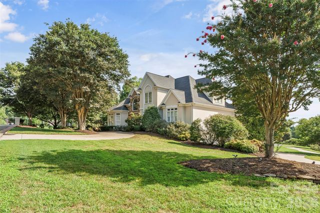 308 41st Avenue Place NW, Hickory, NC 28601