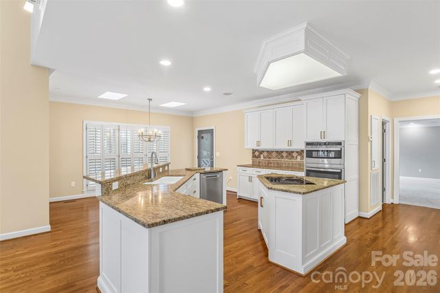 308 41st Avenue Place NW, Hickory, NC 28601