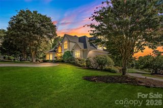 308 41st Avenue Place NW, Hickory, NC 28601