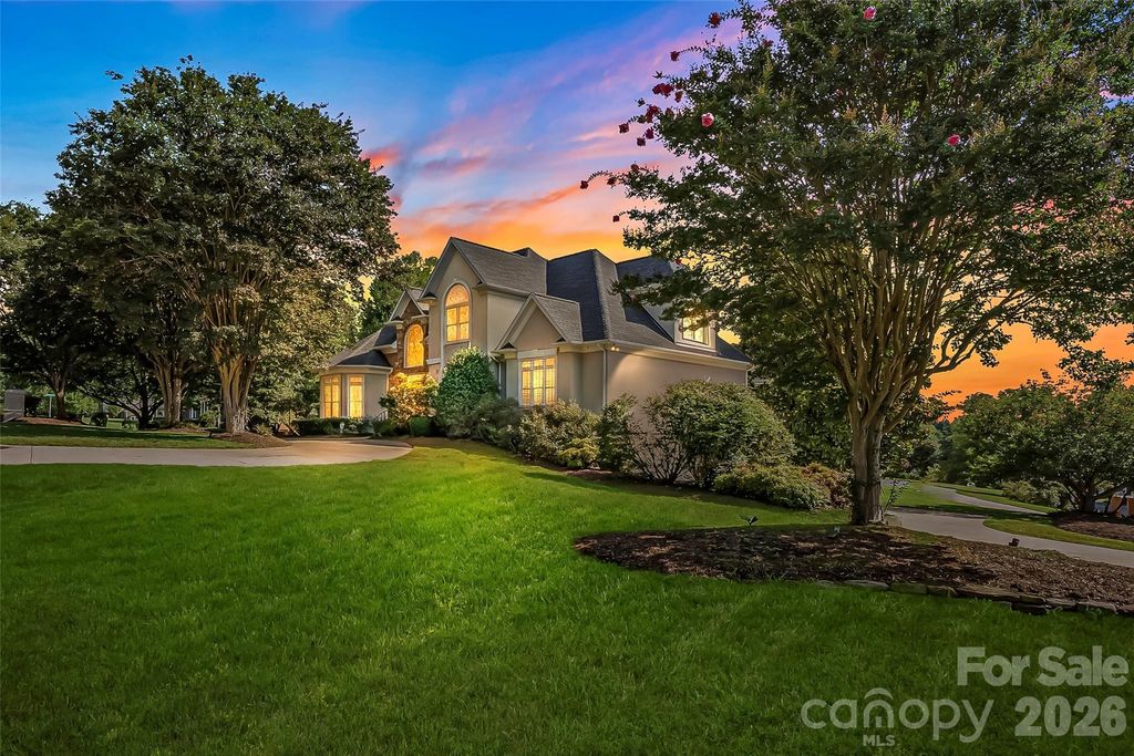 308 41st Avenue Place NW, Hickory, NC 28601