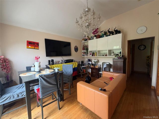 10475 48th Avenue, Corona, NY 11368