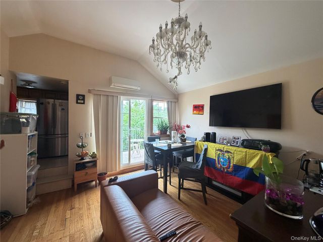 10475 48th Avenue, Corona, NY 11368