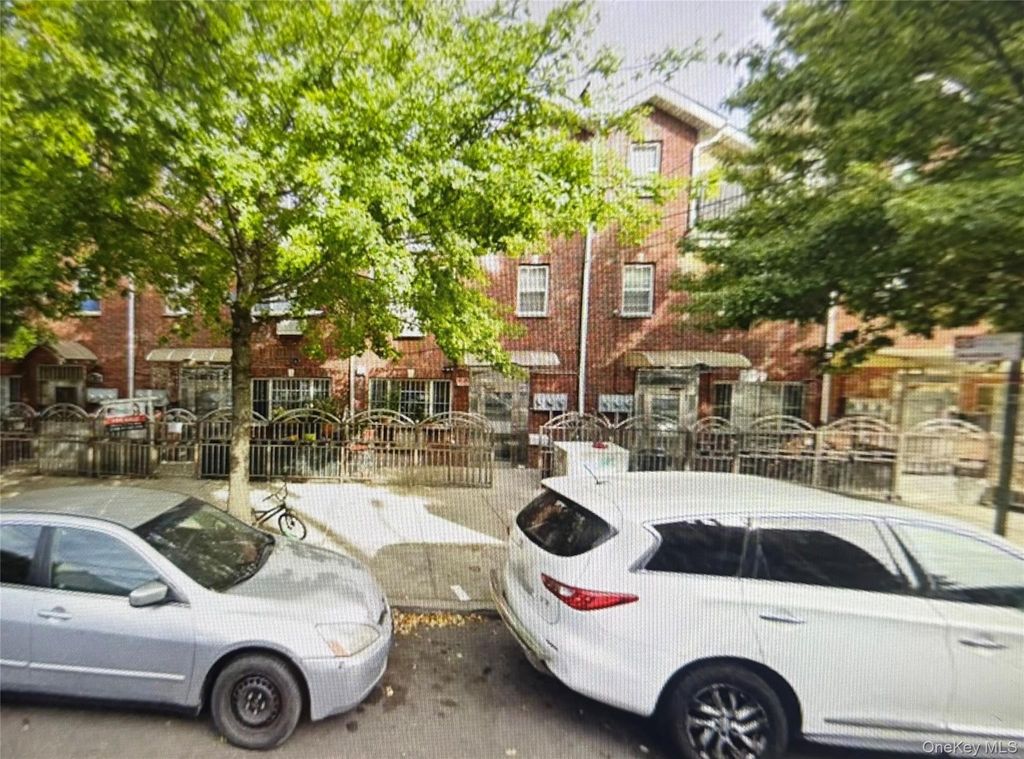 10475 48th Avenue, Corona, NY 11368