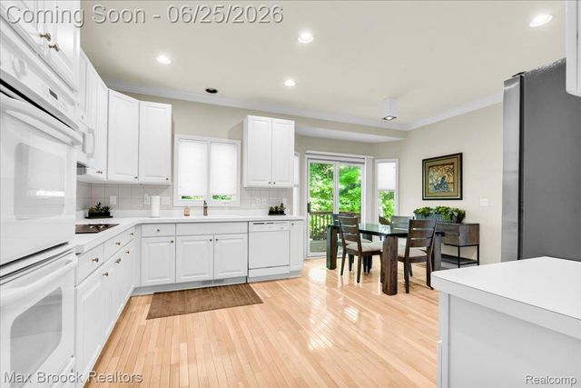 7330 Crackling Creek Circle 4, West Bloomfield Charter Township, MI 48322