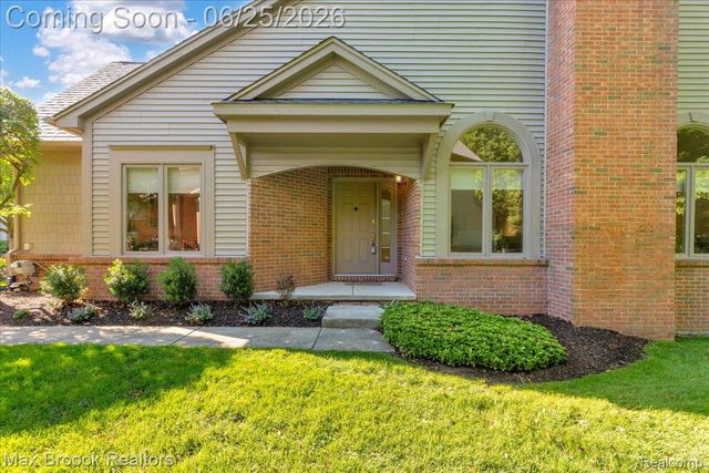 7330 Crackling Creek Circle 4, West Bloomfield Charter Township, MI 48322