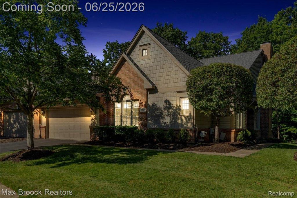 7330 Crackling Creek Circle 4, West Bloomfield Charter Township, MI 48322