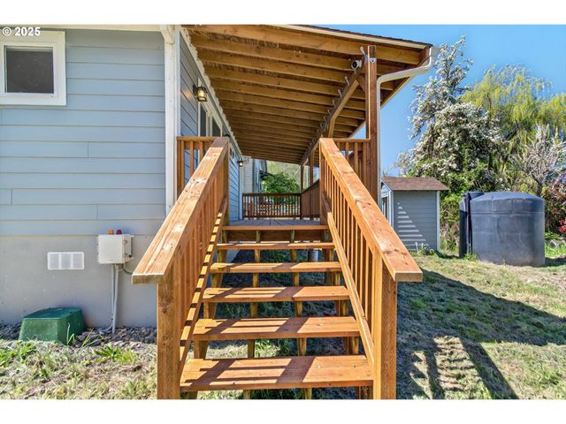 11097 COLVIN Rd, Clatskanie, OR 97016