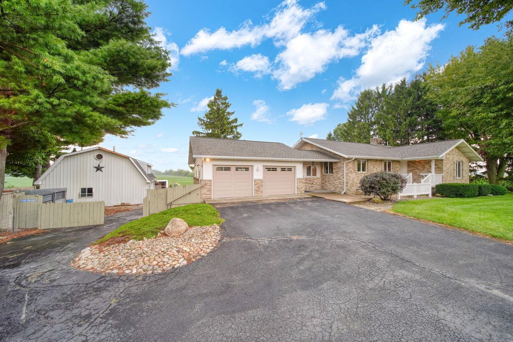 11625 Ridge Highway, Macon Twp, MI 49286