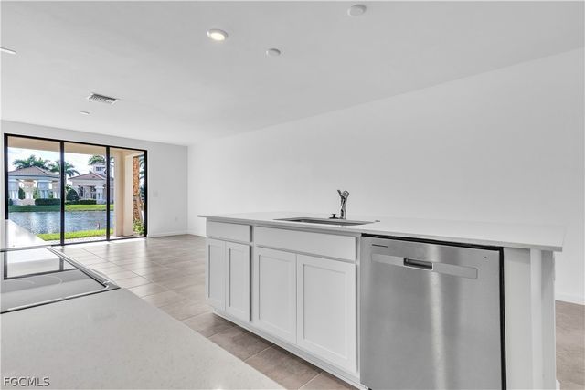 1428 Weeping Willow CT, Cape Coral, FL 33909