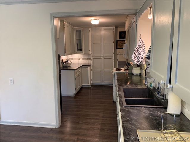 4966 S Newport Avenue, Tulsa, OK 74105