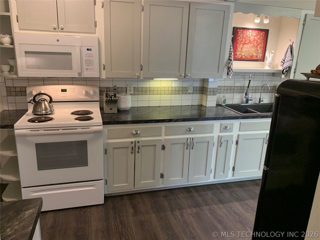 4966 S Newport Avenue, Tulsa, OK 74105