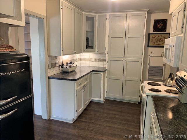 4966 S Newport Avenue, Tulsa, OK 74105