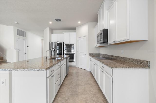 7915 GREENWAY AVENUE, Wesley Chapel, FL 33544