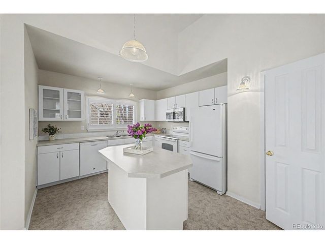 3851 Oakwood Dr, Longmont, CO 80503