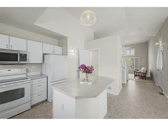 3851 Oakwood Dr, Longmont, CO 80503