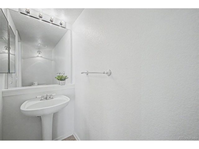 3851 Oakwood Dr, Longmont, CO 80503