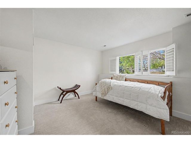 3851 Oakwood Dr, Longmont, CO 80503