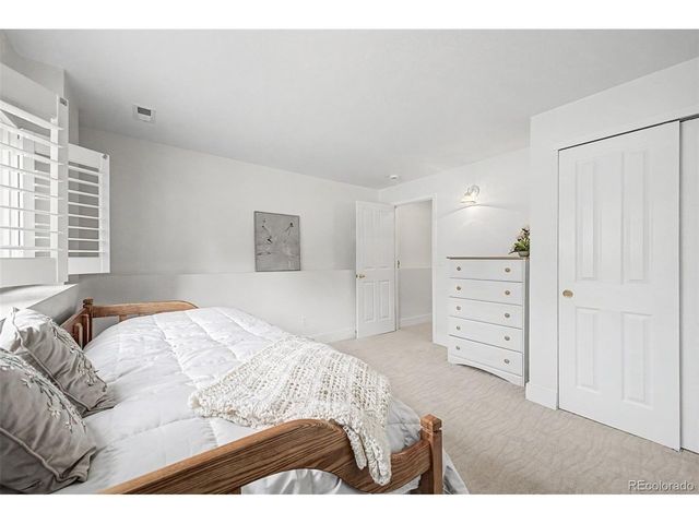 3851 Oakwood Dr, Longmont, CO 80503