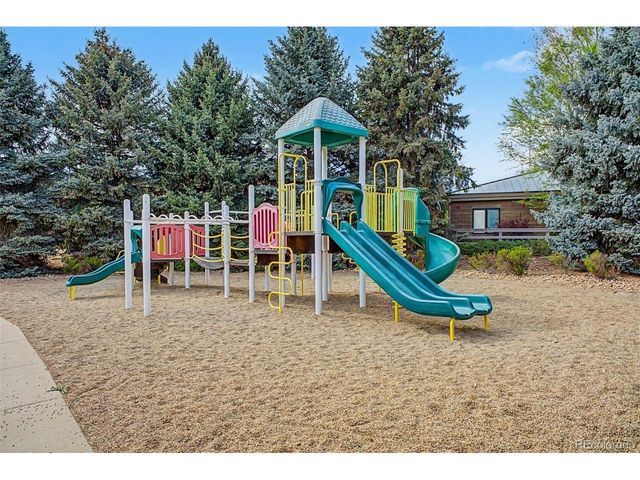 3851 Oakwood Dr, Longmont, CO 80503