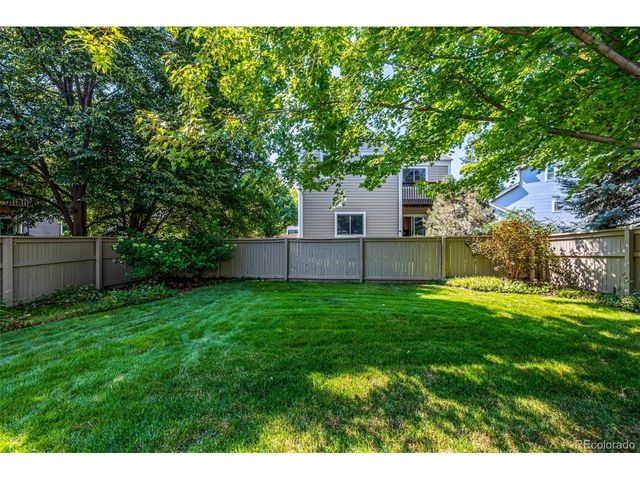 3851 Oakwood Dr, Longmont, CO 80503