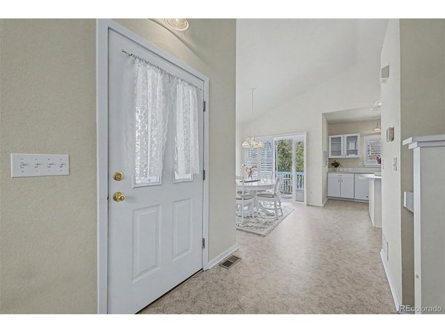 3851 Oakwood Dr, Longmont, CO 80503