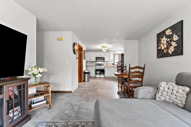 2529 FOND DU LAC ROAD, Oshkosh, WI 54902