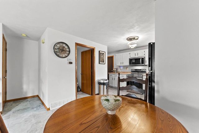 2529 FOND DU LAC ROAD, Oshkosh, WI 54902