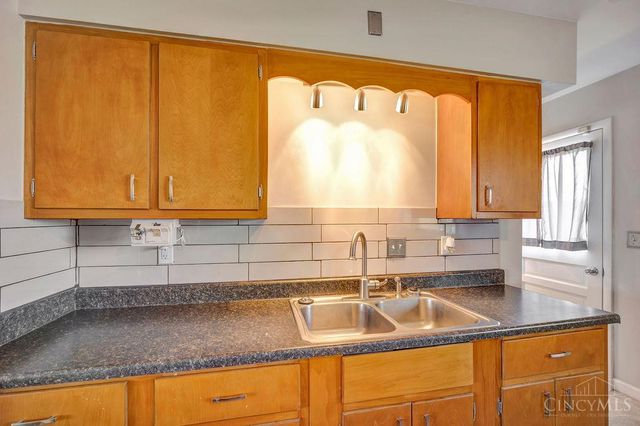 1088 Pinehollow Lane, Springfield Twp., OH 45231