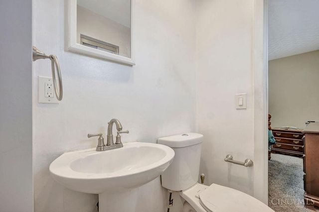 1088 Pinehollow Lane, Springfield Twp., OH 45231