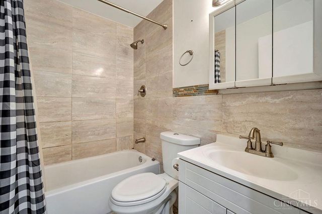 1088 Pinehollow Lane, Springfield Twp., OH 45231