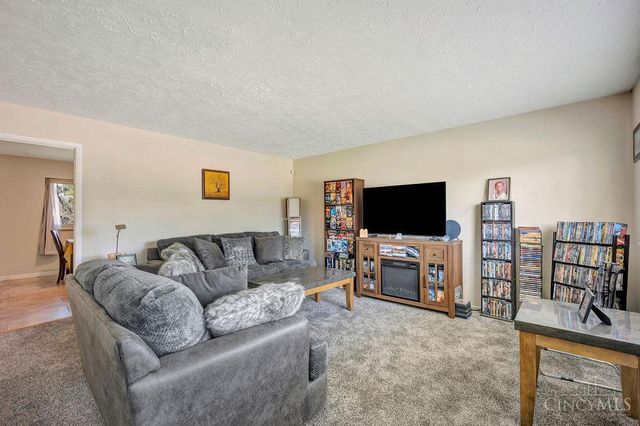 1088 Pinehollow Lane, Springfield Twp., OH 45231