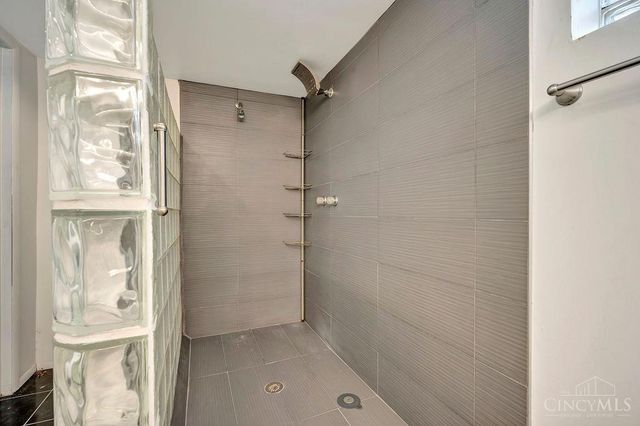 1088 Pinehollow Lane, Springfield Twp., OH 45231