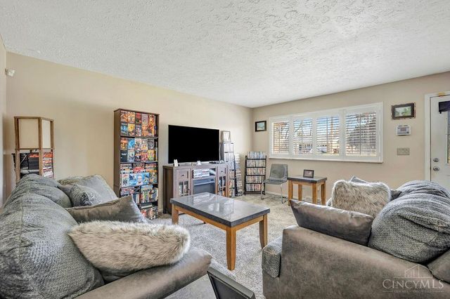 1088 Pinehollow Lane, Springfield Twp., OH 45231