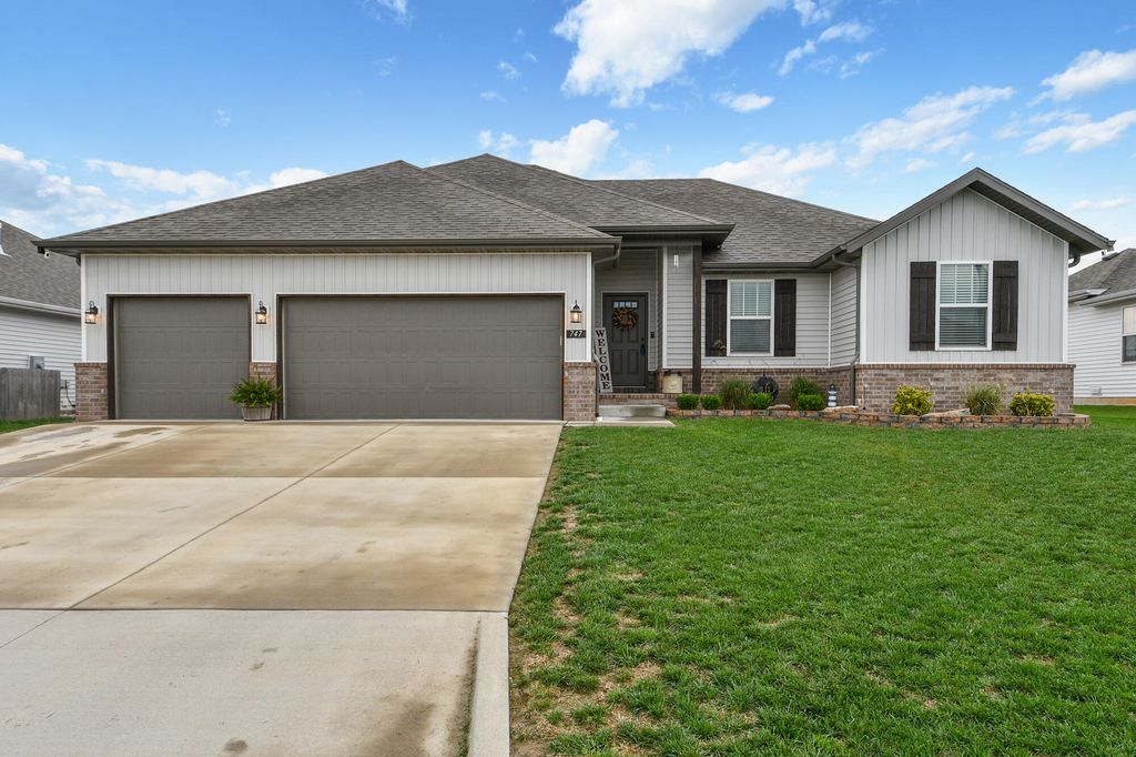 747 North Glenwood Avenue, Republic, MO 65738