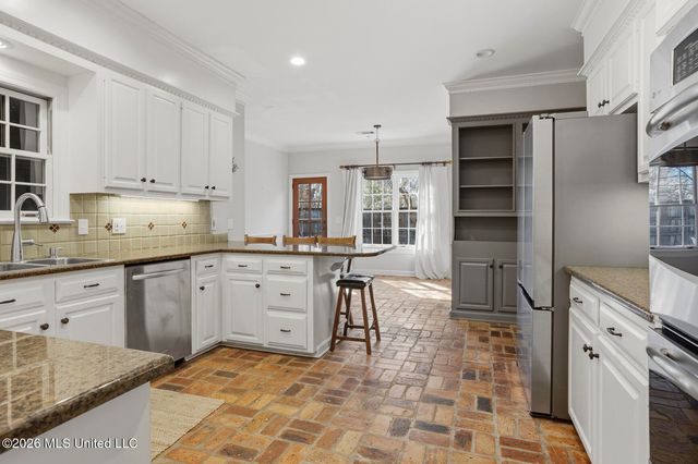 1425 Fontaine Drive, Jackson, MS 39211