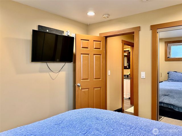 5006 3rd Avenue NW, Seattle, WA 98107