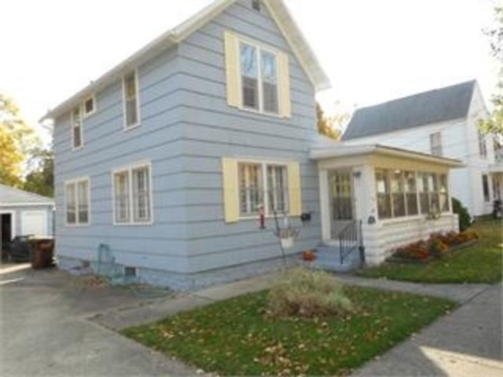 311 S Superior St, Angola, IN 46703