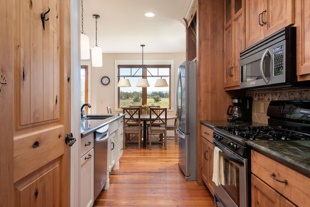 481 W Hope Avenue, Sisters, OR 97759