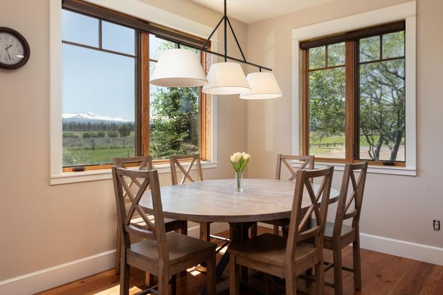 481 W Hope Avenue, Sisters, OR 97759