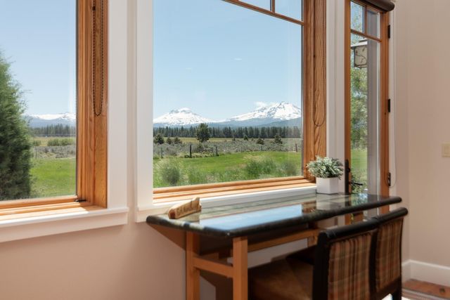 481 W Hope Avenue, Sisters, OR 97759
