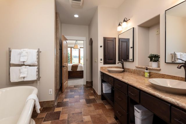 481 W Hope Avenue, Sisters, OR 97759