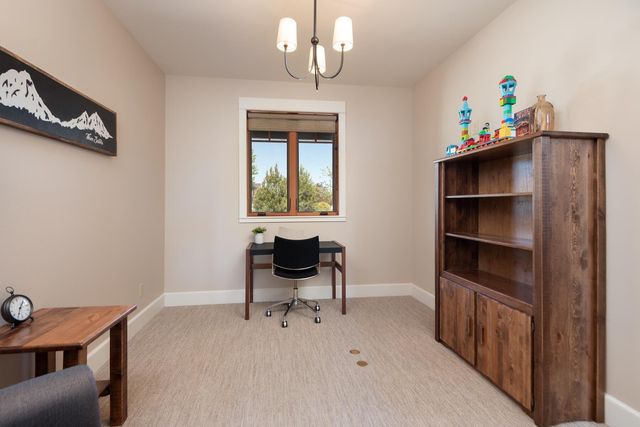 481 W Hope Avenue, Sisters, OR 97759