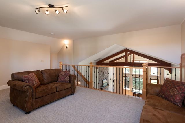 481 W Hope Avenue, Sisters, OR 97759