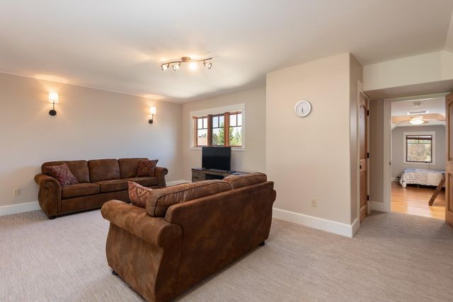 481 W Hope Avenue, Sisters, OR 97759