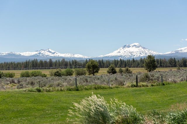 481 W Hope Avenue, Sisters, OR 97759
