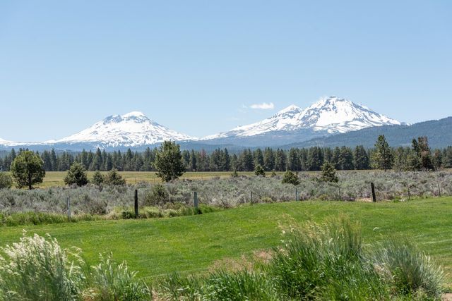 481 W Hope Avenue, Sisters, OR 97759